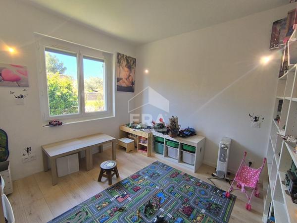Maison de plain pied au calme proche des commodités à pied