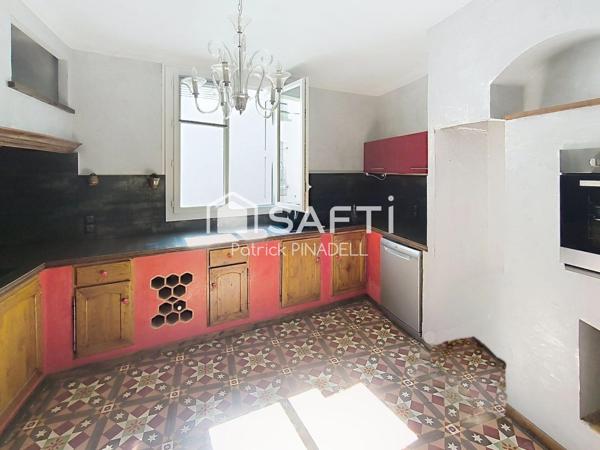 Maison d'habitation 3 faces, 4 chambres, garage, atelier, terrasses, magnifique vue