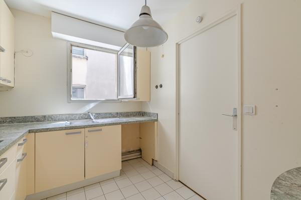 Paris 10ème – Cour des Petites Écuries – 2 pièces de 58 m² – 5e étage avec ascenseur – Balcon – Cave – Parking – Calme absolu sur cour