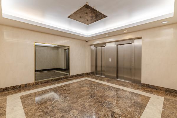 Paris 10ème – Cour des Petites Écuries – 2 pièces de 58 m² – 5e étage avec ascenseur – Balcon – Cave – Parking – Calme absolu sur cour