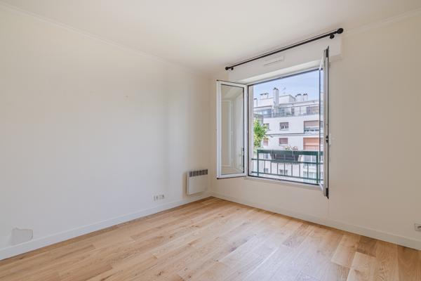Paris 10ème – Cour des Petites Écuries – 2 pièces de 58 m² – 5e étage avec ascenseur – Balcon – Cave – Parking – Calme absolu sur cour