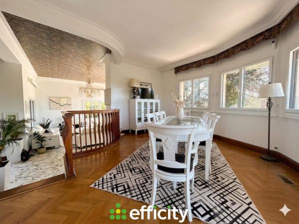 Maison
         8 pièces
        - 171 m² 1 270 000 € *