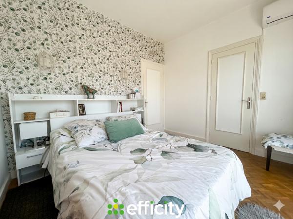 Maison
         8 pièces
        - 171 m² 1 270 000 € *