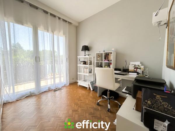 Maison
         8 pièces
        - 171 m² 1 270 000 € *