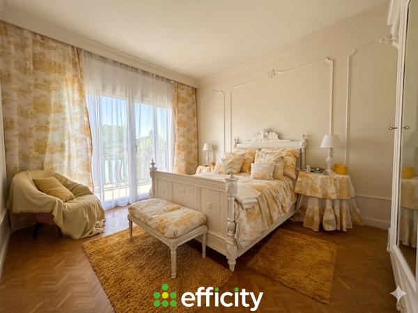 Maison
         8 pièces
        - 171 m² 1 270 000 € *