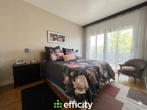 Maison
         8 pièces
        - 171 m² 1 270 000 € *
