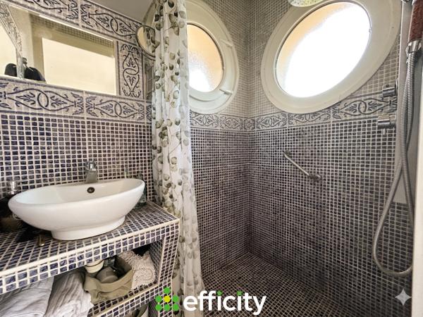 Maison
         8 pièces
        - 171 m² 1 270 000 € *