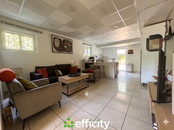 Maison
         8 pièces
        - 171 m² 1 270 000 € *