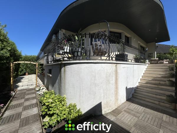 Maison
         8 pièces
        - 171 m² 1 270 000 € *