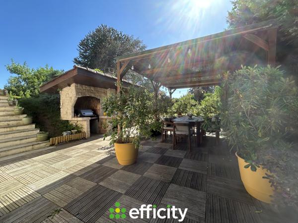 Maison
         8 pièces
        - 171 m² 1 270 000 € *