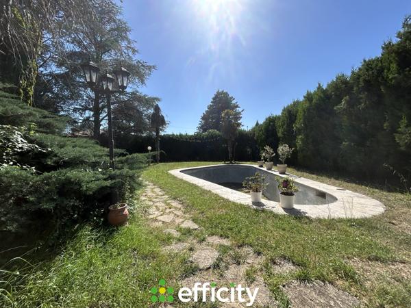 Maison
         8 pièces
        - 171 m² 1 270 000 € *