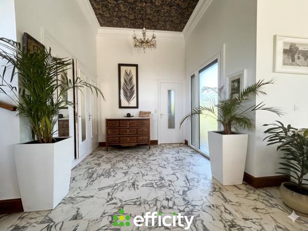 Maison
         8 pièces
        - 171 m² 1 270 000 € *