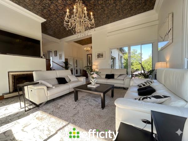 Maison
         8 pièces
        - 171 m² 1 270 000 € *