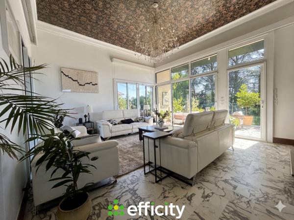 Maison
         8 pièces
        - 171 m² 1 270 000 € *