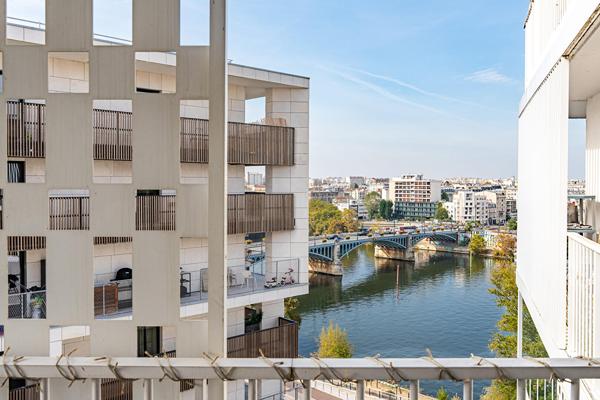 Appartement d’architecte avec balcon vue Seine au dernier étage