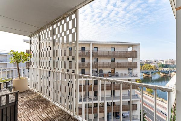 Appartement d’architecte avec balcon vue Seine au dernier étage