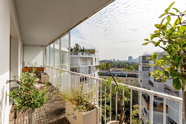 Appartement d’architecte avec balcon vue Seine au dernier étage