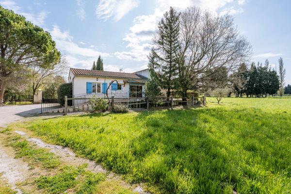 Sénas (13560) MAS 400 M2 - DEPENDANCES 200 M2 - PISCINE - ETANG - TERRAIN 6,4 HA