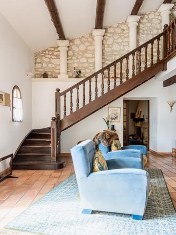 Sénas (13560) MAS 400 M2 - DEPENDANCES 200 M2 - PISCINE - ETANG - TERRAIN 6,4 HA