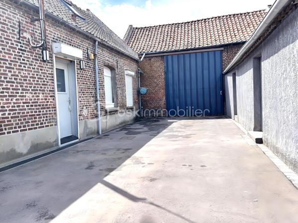 Idéal investisseur, bel ensemble immobilier comprenant deux lots avec compteurs individuels.



LOT N°1 – Maison individuelle entièrement rénovée
Maison de 84 m² loi Carrez comprenant :
une entrée, un séjour, un bureau ou petit salon, une cuisine aménagée et équipée, une salle de douche.

À l’étage : deux chambres.

Garage.

Prestations :
• rénovation complète
• cumulus 2022
• poêle à granulés 2023
• chauffage électrique étage 2022
• menuiseries PVC double vitrage avec volets électriques
• électricité, sols et isolation refaits en 2022

Bien libre de toute occupation.
Valeur locative estimée : 800 € / mois.

LOT N°2 – Garage à usage professionnel de 250 m²

Actuellement loué 1 200 € / mois avec bail de 3 ans renouvelable en 2028.

Comprenant :
• un bureau
• un petit local
• stationnement arrière avec terrain de pelouse
• allée en macadam avec portail électrique

Compteur électrique individuel.
Compteur d’eau individuel.

Rentabilité brute : 10 %.

N'hésitez pas à me contacter pour plus d'informations ou organiser une visite !!
