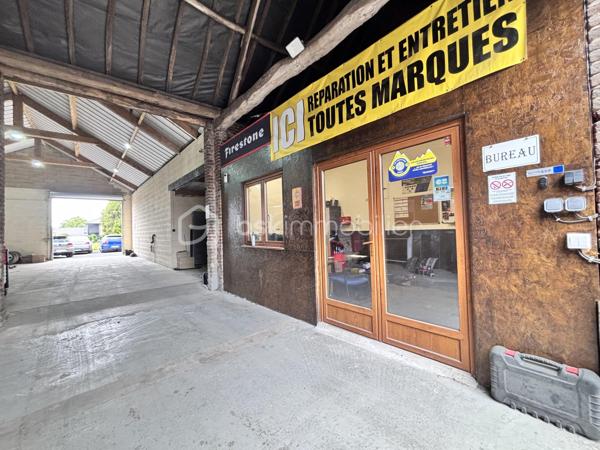 Idéal investisseur, bel ensemble immobilier comprenant deux lots avec compteurs individuels.



LOT N°1 – Maison individuelle entièrement rénovée
Maison de 84 m² loi Carrez comprenant :
une entrée, un séjour, un bureau ou petit salon, une cuisine aménagée et équipée, une salle de douche.

À l’étage : deux chambres.

Garage.

Prestations :
• rénovation complète
• cumulus 2022
• poêle à granulés 2023
• chauffage électrique étage 2022
• menuiseries PVC double vitrage avec volets électriques
• électricité, sols et isolation refaits en 2022

Bien libre de toute occupation.
Valeur locative estimée : 800 € / mois.

LOT N°2 – Garage à usage professionnel de 250 m²

Actuellement loué 1 200 € / mois avec bail de 3 ans renouvelable en 2028.

Comprenant :
• un bureau
• un petit local
• stationnement arrière avec terrain de pelouse
• allée en macadam avec portail électrique

Compteur électrique individuel.
Compteur d’eau individuel.

Rentabilité brute : 10 %.

N'hésitez pas à me contacter pour plus d'informations ou organiser une visite !!