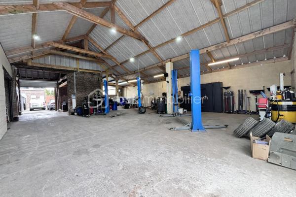 Idéal investisseur, bel ensemble immobilier comprenant deux lots avec compteurs individuels.



LOT N°1 – Maison individuelle entièrement rénovée
Maison de 84 m² loi Carrez comprenant :
une entrée, un séjour, un bureau ou petit salon, une cuisine aménagée et équipée, une salle de douche.

À l’étage : deux chambres.

Garage.

Prestations :
• rénovation complète
• cumulus 2022
• poêle à granulés 2023
• chauffage électrique étage 2022
• menuiseries PVC double vitrage avec volets électriques
• électricité, sols et isolation refaits en 2022

Bien libre de toute occupation.
Valeur locative estimée : 800 € / mois.

LOT N°2 – Garage à usage professionnel de 250 m²

Actuellement loué 1 200 € / mois avec bail de 3 ans renouvelable en 2028.

Comprenant :
• un bureau
• un petit local
• stationnement arrière avec terrain de pelouse
• allée en macadam avec portail électrique

Compteur électrique individuel.
Compteur d’eau individuel.

Rentabilité brute : 10 %.

N'hésitez pas à me contacter pour plus d'informations ou organiser une visite !!