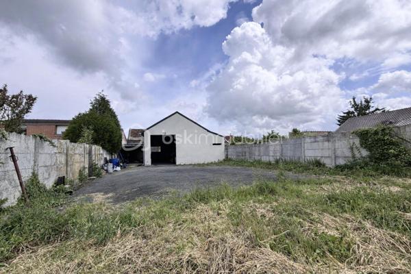 Idéal investisseur, bel ensemble immobilier comprenant deux lots avec compteurs individuels.



LOT N°1 – Maison individuelle entièrement rénovée
Maison de 84 m² loi Carrez comprenant :
une entrée, un séjour, un bureau ou petit salon, une cuisine aménagée et équipée, une salle de douche.

À l’étage : deux chambres.

Garage.

Prestations :
• rénovation complète
• cumulus 2022
• poêle à granulés 2023
• chauffage électrique étage 2022
• menuiseries PVC double vitrage avec volets électriques
• électricité, sols et isolation refaits en 2022

Bien libre de toute occupation.
Valeur locative estimée : 800 € / mois.

LOT N°2 – Garage à usage professionnel de 250 m²

Actuellement loué 1 200 € / mois avec bail de 3 ans renouvelable en 2028.

Comprenant :
• un bureau
• un petit local
• stationnement arrière avec terrain de pelouse
• allée en macadam avec portail électrique

Compteur électrique individuel.
Compteur d’eau individuel.

Rentabilité brute : 10 %.

N'hésitez pas à me contacter pour plus d'informations ou organiser une visite !!