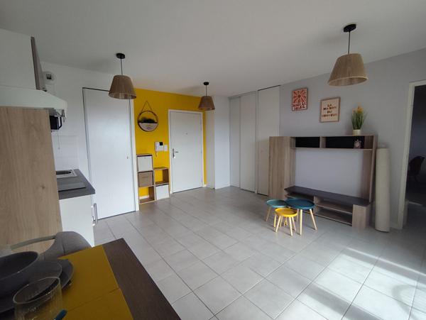 Appartement avec balcon, Niort 79000