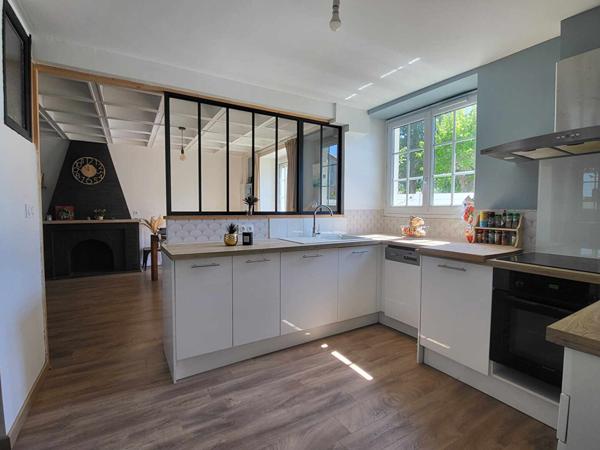 Maison Surgeres 6 pièce(s) 160 m2