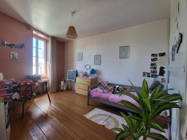 Maison Surgeres 6 pièce(s) 160 m2