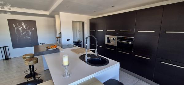 MAGNIFIQUE APPARTEMENT - DERNIER ETAGE - AVEC TERRASSE