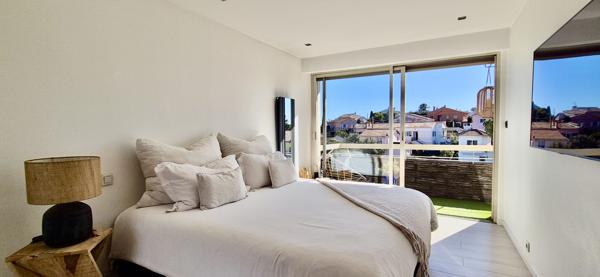 MAGNIFIQUE APPARTEMENT - DERNIER ETAGE - AVEC TERRASSE