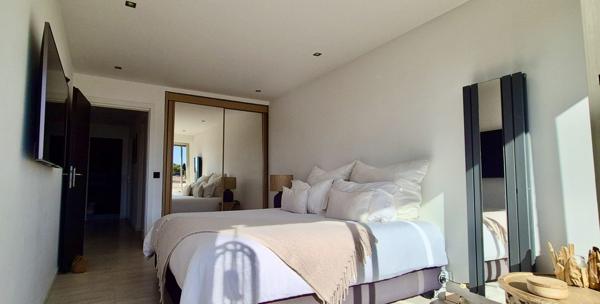 MAGNIFIQUE APPARTEMENT - DERNIER ETAGE - AVEC TERRASSE