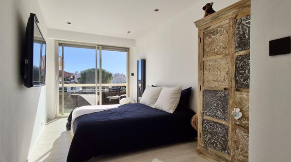 MAGNIFIQUE APPARTEMENT - DERNIER ETAGE - AVEC TERRASSE