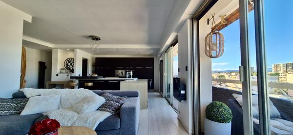 MAGNIFIQUE APPARTEMENT - DERNIER ETAGE - AVEC TERRASSE