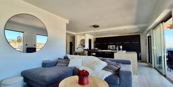 MAGNIFIQUE APPARTEMENT - DERNIER ETAGE - AVEC TERRASSE