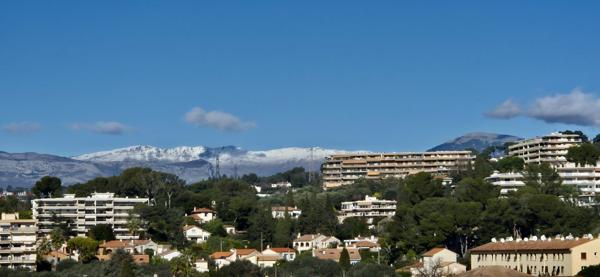 MAGNIFIQUE APPARTEMENT - DERNIER ETAGE - AVEC TERRASSE
