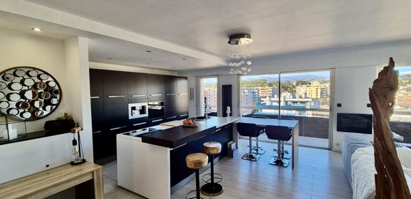 MAGNIFIQUE APPARTEMENT - DERNIER ETAGE - AVEC TERRASSE