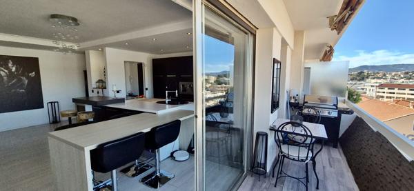 MAGNIFIQUE APPARTEMENT - DERNIER ETAGE - AVEC TERRASSE