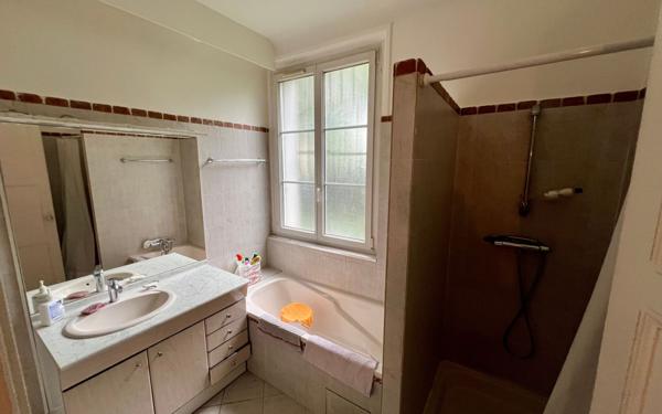 Appartement à vendre    4 pièces • 96 m2 Le Bourget