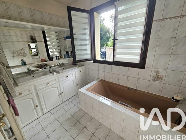 Maison à vendre 7 pièces 178 m² Saint-Fargeau-Ponthierry