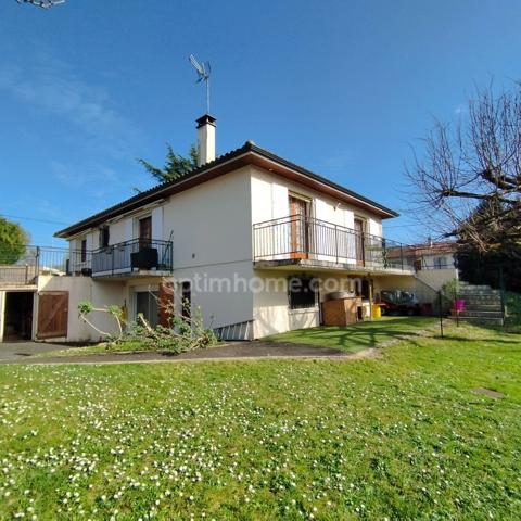 Touvre. Maison d'habitation 161 m² plain pied sur sous-sol semi enterré (studio) avec jardin