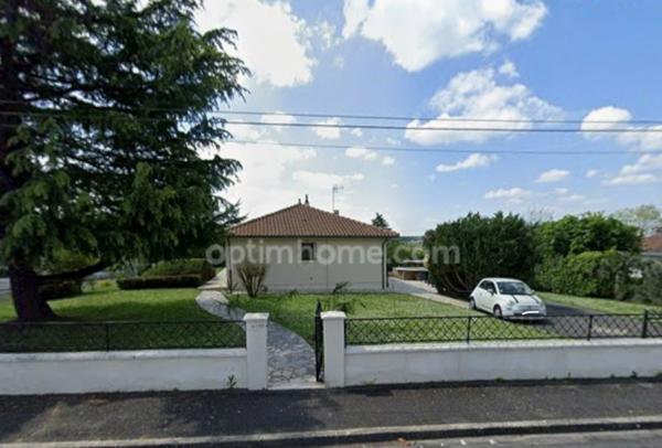 Touvre. Maison d'habitation 161 m² plain pied sur sous-sol semi enterré (studio) avec jardin