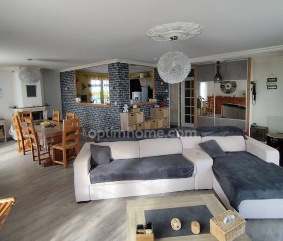 Touvre. Maison d'habitation 161 m² plain pied sur sous-sol semi enterré (studio) avec jardin