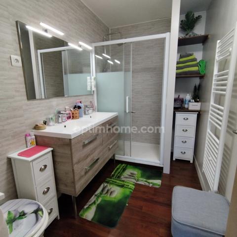 Touvre. Maison d'habitation 161 m² plain pied sur sous-sol semi enterré (studio) avec jardin