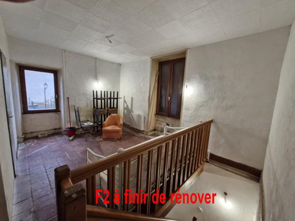 MAISON T3 + MAISON T2 à rénover et GRANGE