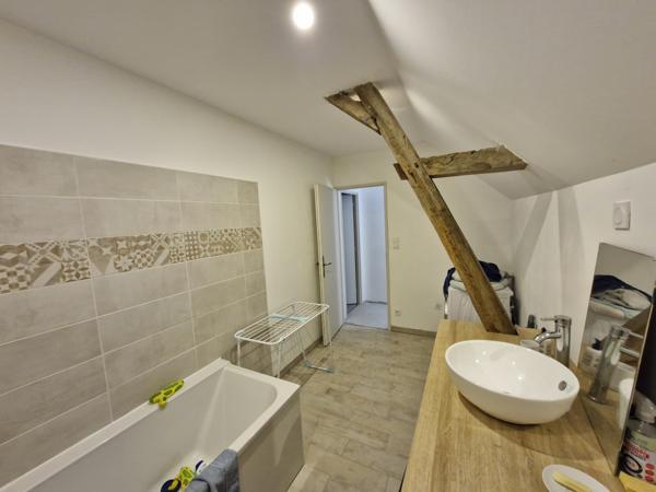 MAISON T3 + MAISON T2 à rénover et GRANGE