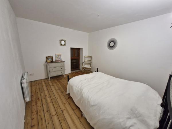 MAISON T3 + MAISON T2 à rénover et GRANGE