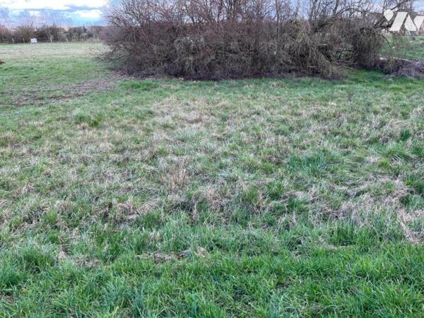 DEMIGNY terrain a bâtir et a viabiliser de 694 m²