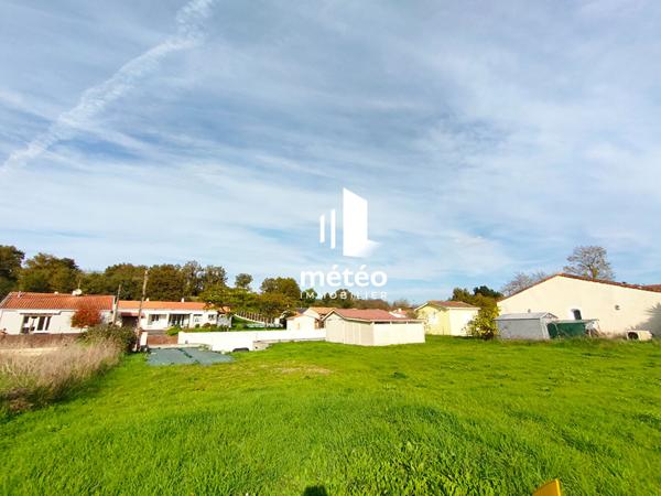 Terrain viabilisé de 1789 m2 – Mareuil Sur Lay